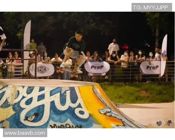 武汉飞盘队在滑板精英赛中以60分稳居积分榜首位