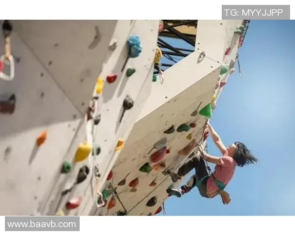 重庆极限运动队在攀岩联赛中以71分稳居积分榜首位