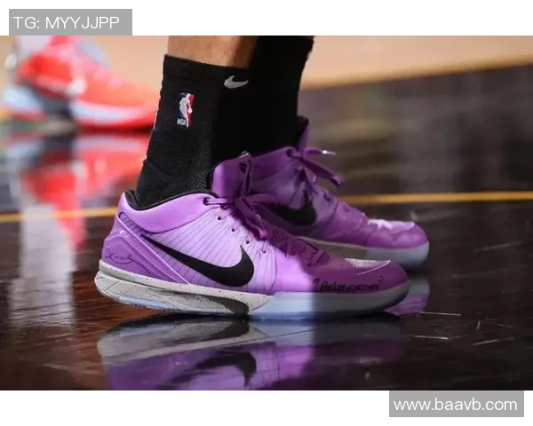 足球明星穿紫色球鞋展现独特风格引领时尚潮流 足球明星穿紫色球鞋展现独特风格引领时尚潮流